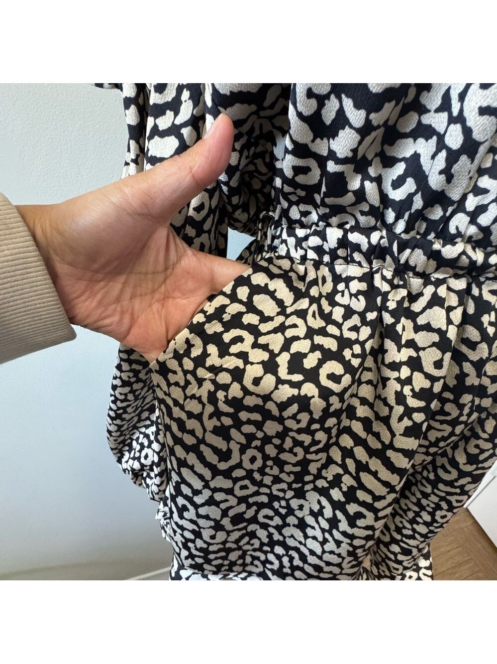 Away Black and White Patterned Jumpsuit off shoulder size Medium - Picture 4 of 13